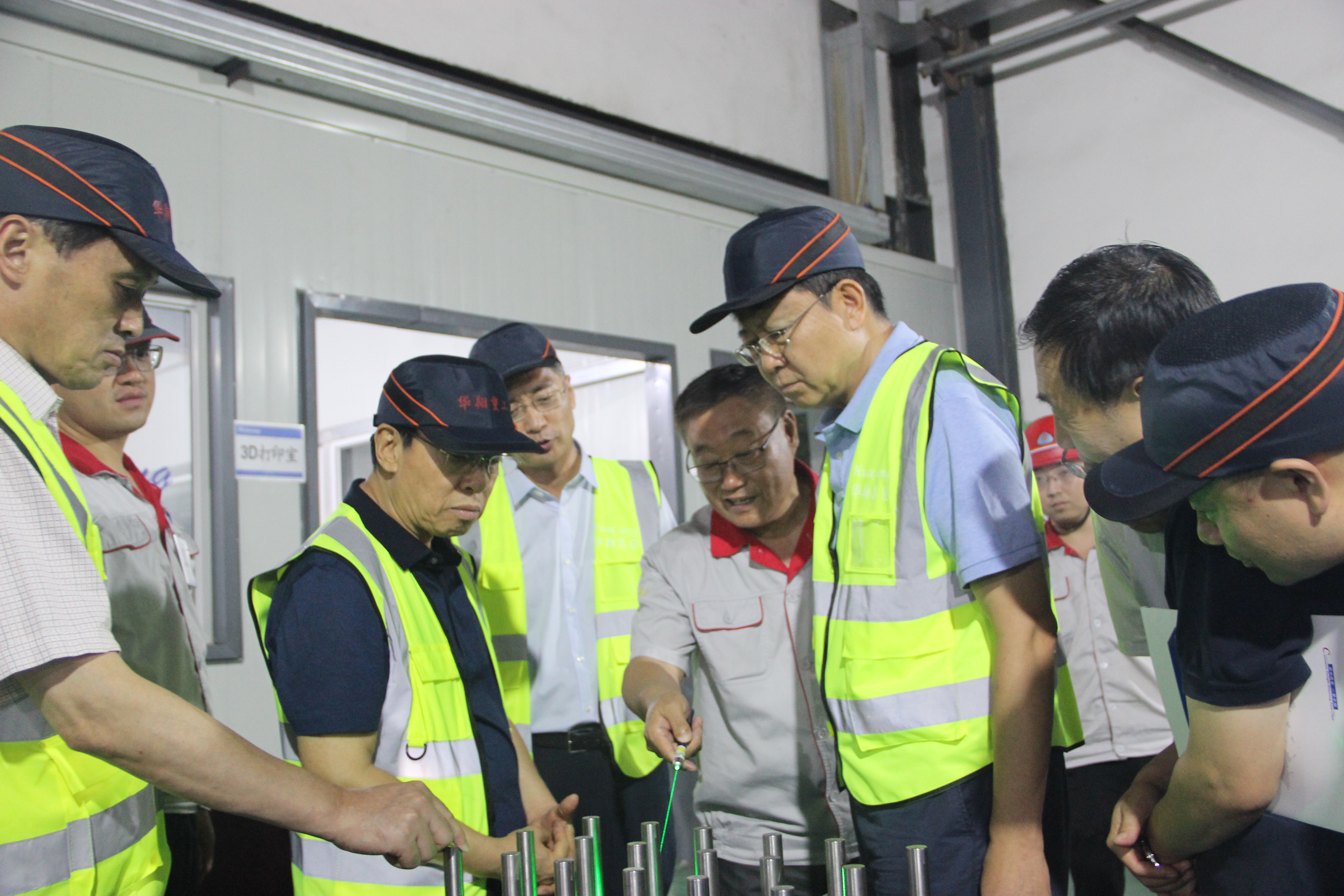 山西省人民政府原副省長、中國生產(chǎn)力學(xué)會(huì)會(huì)長、山西省資源型經(jīng)濟(jì)轉(zhuǎn)型促進(jìn)會(huì)總顧問牛仁亮一行蒞臨我司調(diào)研