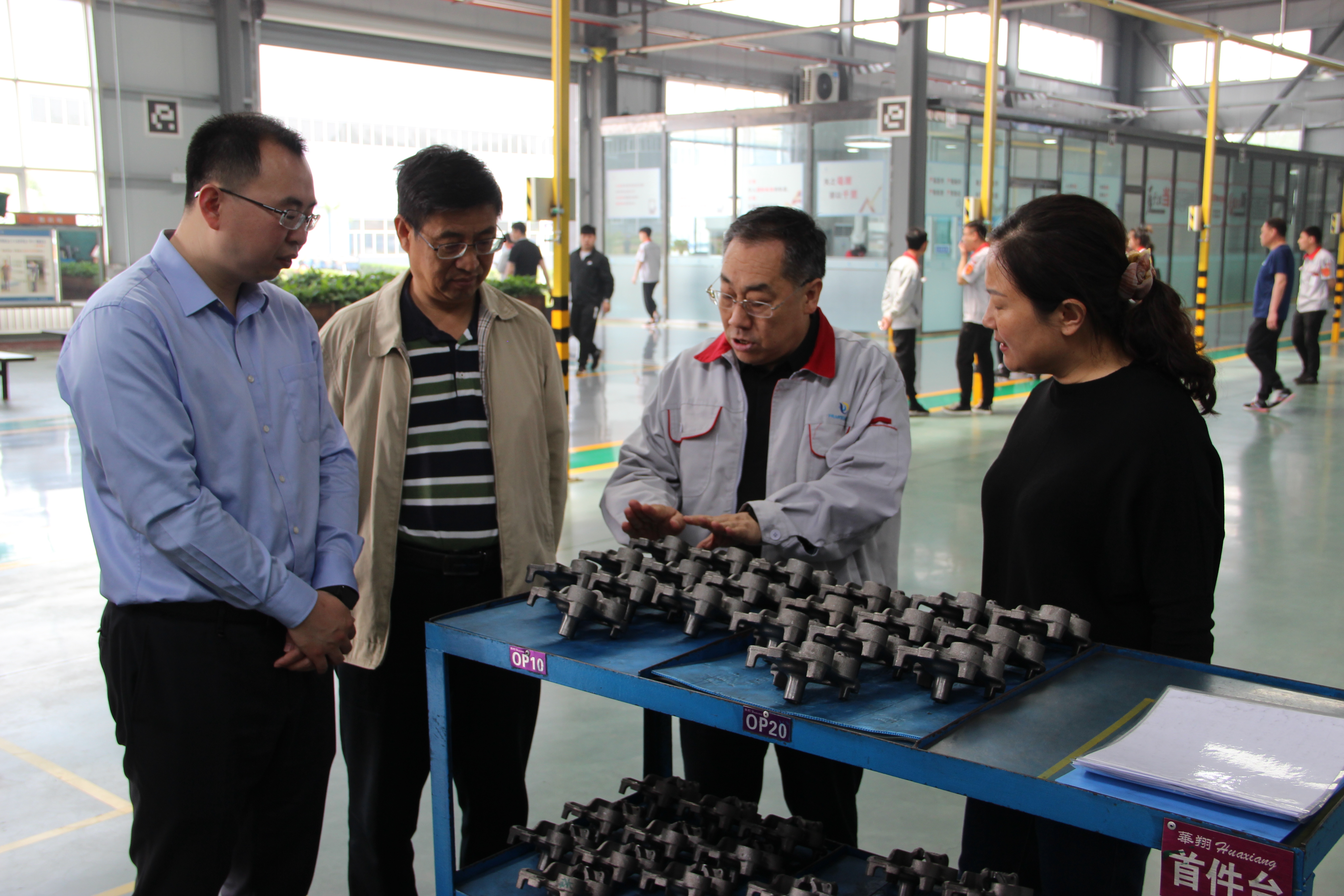 山西職業(yè)技術(shù)學院機械工程學院校領(lǐng)導一行蒞臨我司參觀交流