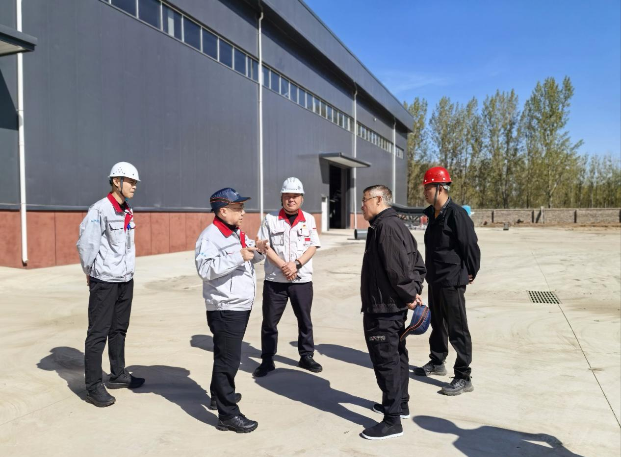 筑牢安全防線 情暖堅(jiān)守初心 ——華翔集團(tuán)黨委書記、董事長王春翔深入工廠開展慰問巡查工作